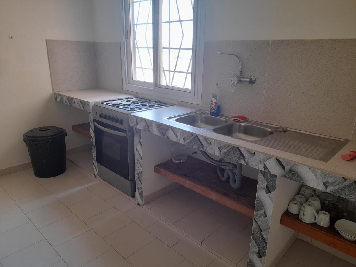 Appartement Familial Spacieux Avec Climatisation Ziguinchor Exterior foto
