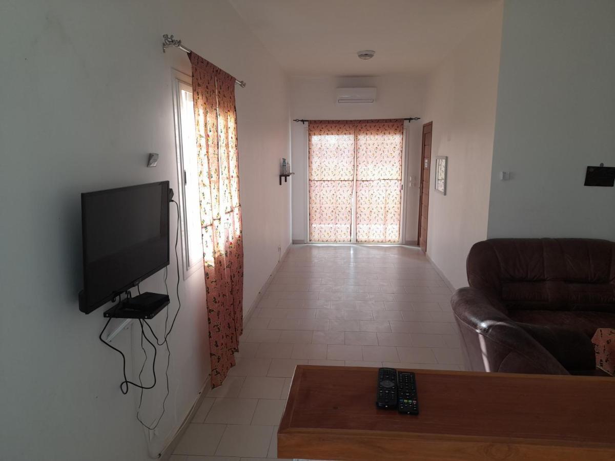 Appartement Familial Spacieux Avec Climatisation Ziguinchor Exterior foto