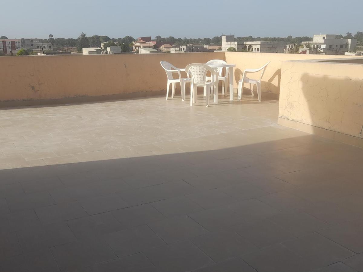Appartement Familial Spacieux Avec Climatisation Ziguinchor Exterior foto