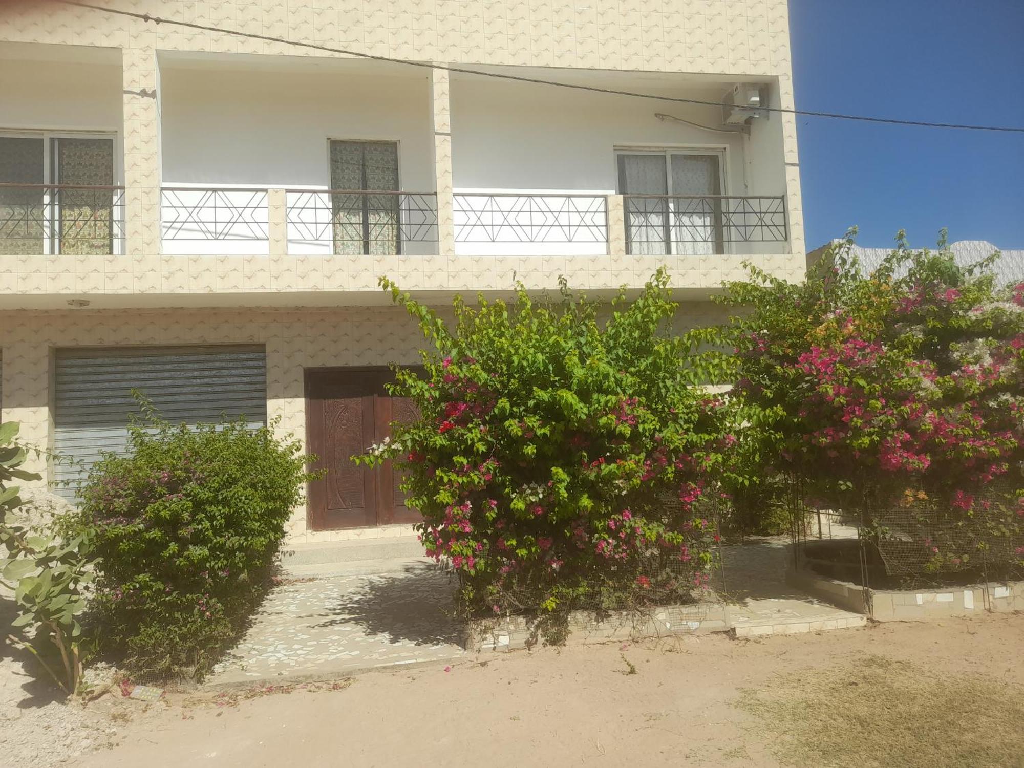 Appartement Familial Spacieux Avec Climatisation Ziguinchor Exterior foto