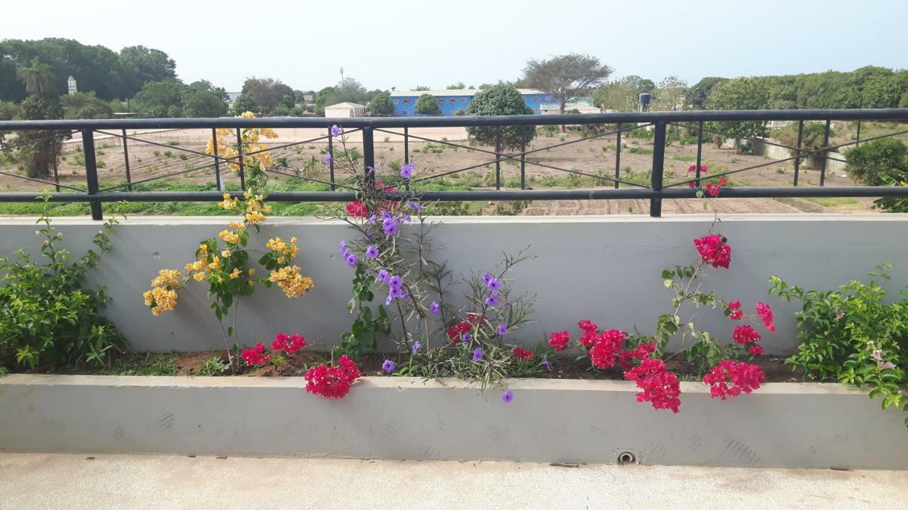 Appartement Familial Spacieux Avec Climatisation Ziguinchor Exterior foto